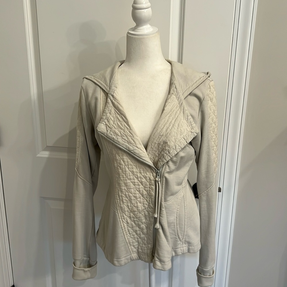 PRAIRIE UNDERGROUND
Cloak Zip Up Hoodie Top Jacket in Cream Size Medium